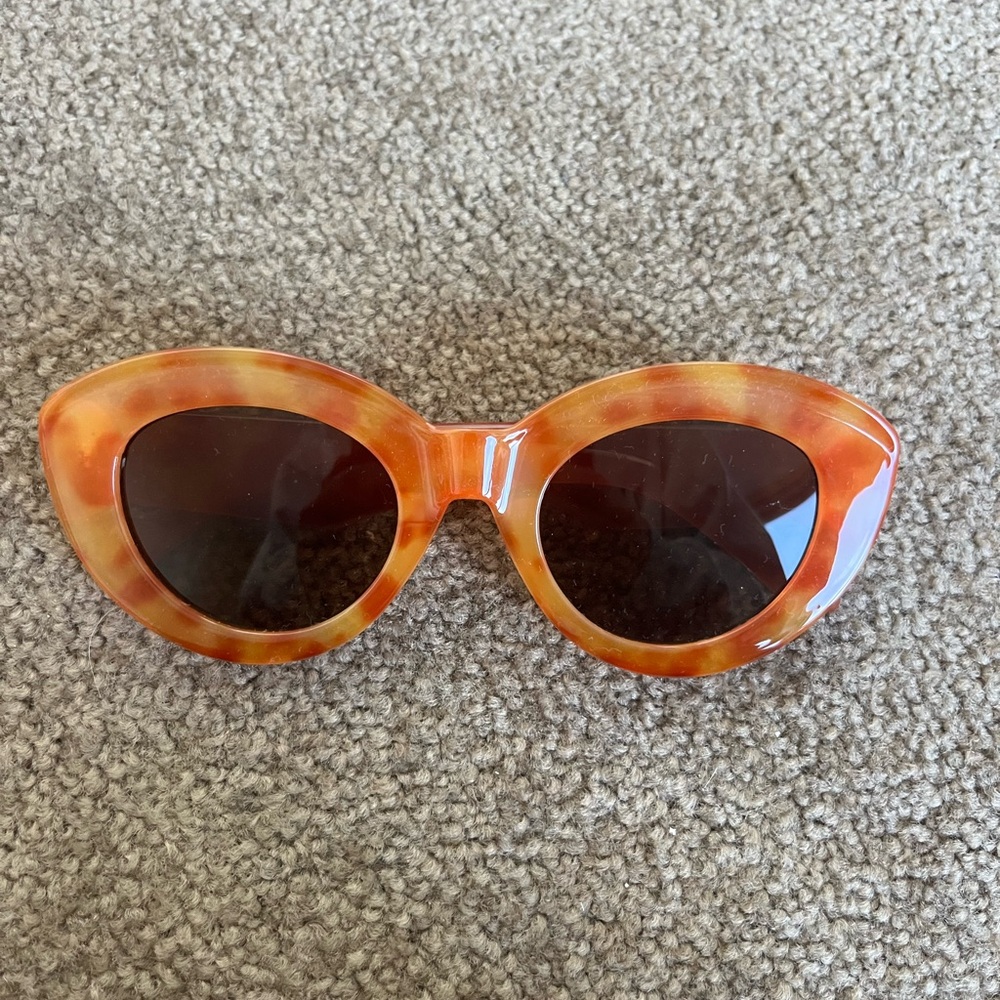 Cat Eye Tortoiseshell Sunglasses NWOT - Picture 2 of 4